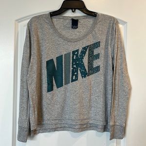 Women’s medium Nike long sleeve shirt
